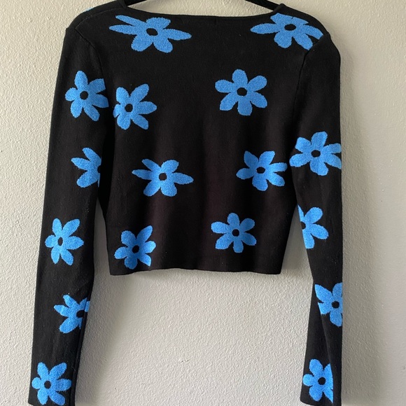 Forever 21 black and blue flower button up sweater - Picture 2 of 2